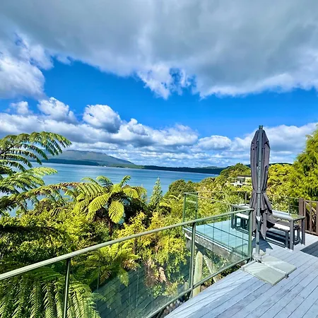 Lake Edge Retreat, Tarawera